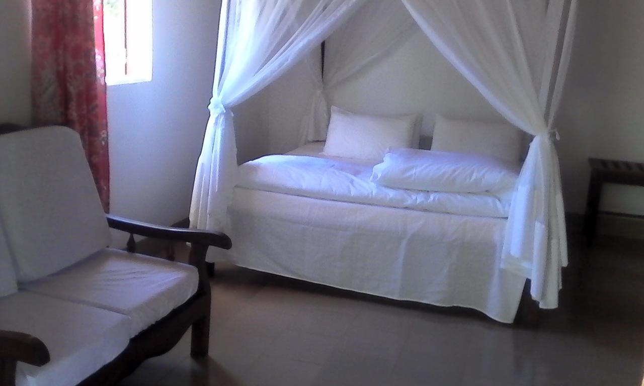 Chez Laurette Hotel Morombe Екстериор снимка